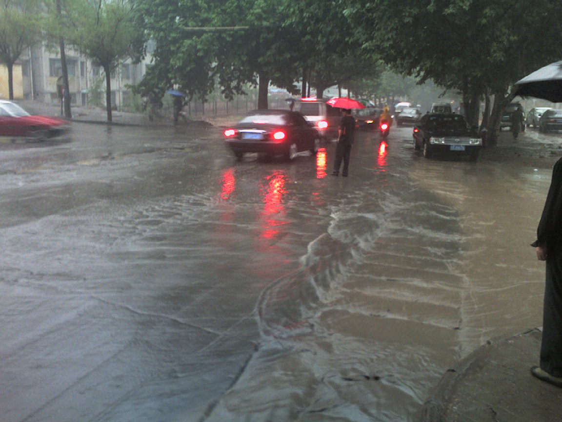 近日陰雨天氣連續(xù)降雨，防汛物資儲(chǔ)備如何保障供電安全