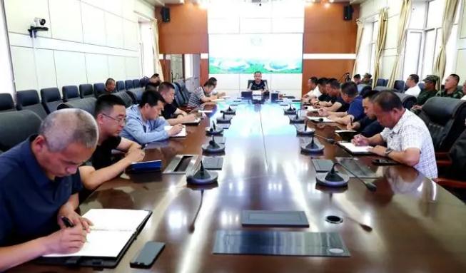 阿木爾林業(yè)局召開(kāi)夏季森林防火，林下資源管理工作部署會(huì)議